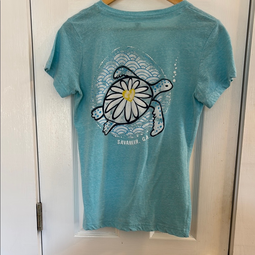 Light Blue V Neck short sleeve T with Savannah Ga and turtle image frt/bk size M